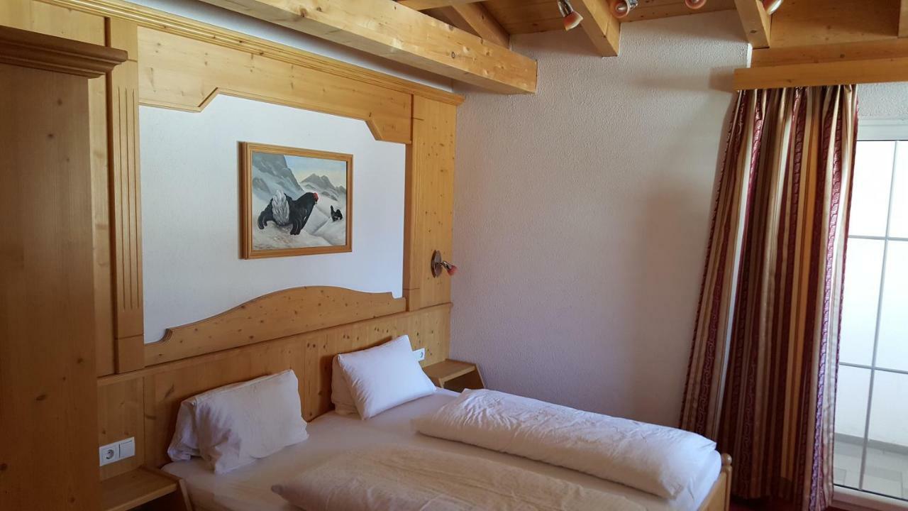 Alpenhotel Gurgltalblick ナッセライト エクステリア 写真